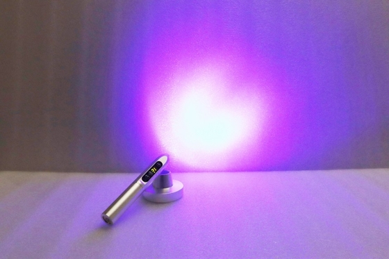 365nm de alta potencia LED luz de linterna UV con batería recargable y 5W de salida