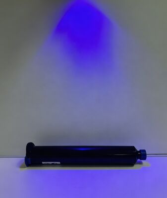 Adhesivo UV para el fortalecimiento de la unión de los componentes sensibles internos de los sensores automotrices e industriales.